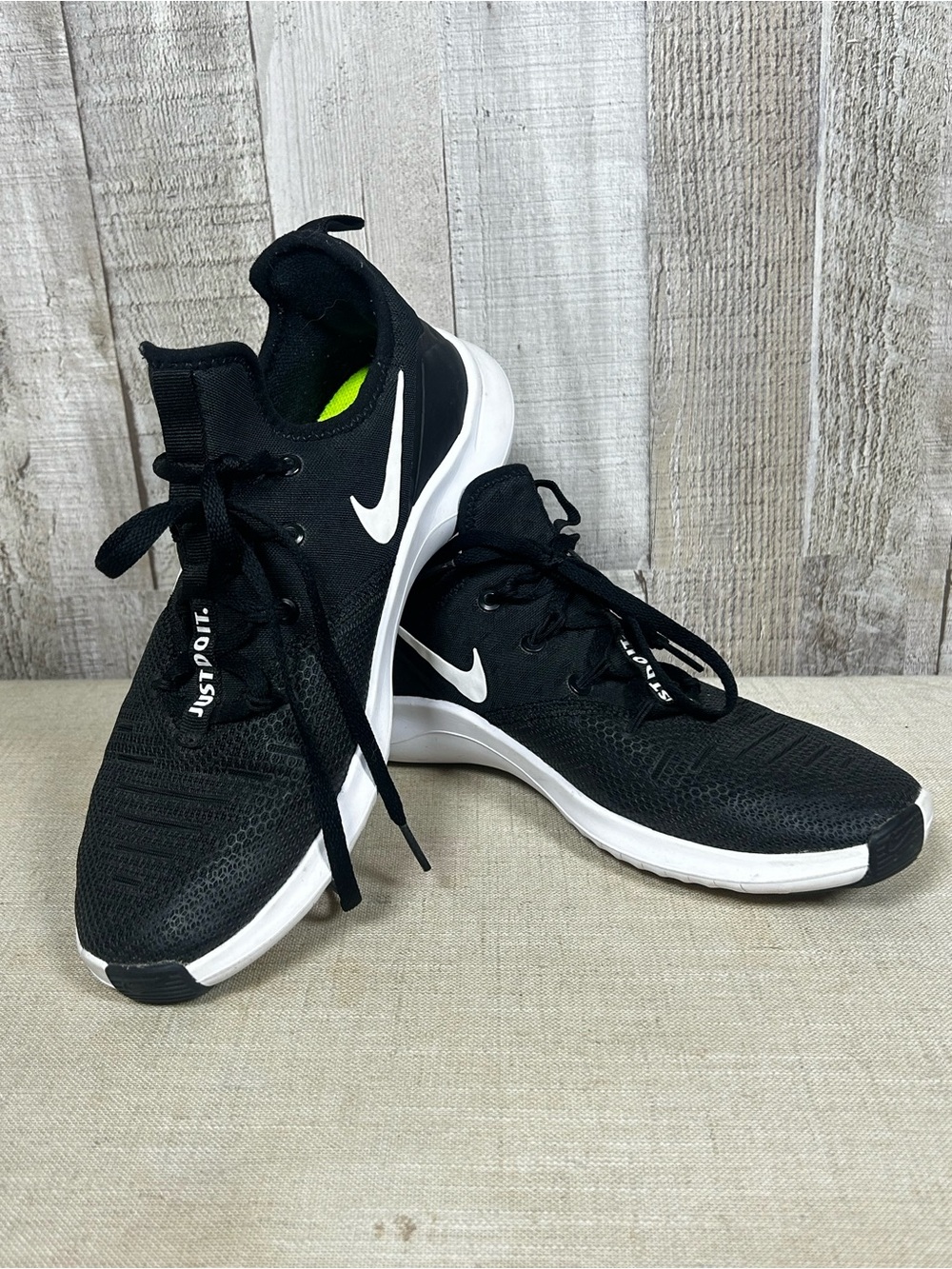 Nike Free Women's 8 Black White Training Running Sneakers Just Do It Athletic